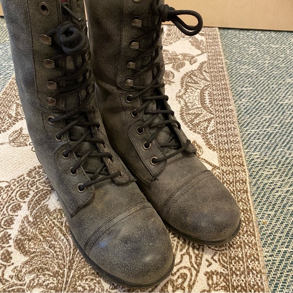 Madden Girl Galeriaa Charcoal Grey Pleather Lace-up Zippered Boots Sz 6 Like New - Picture 5 of 9